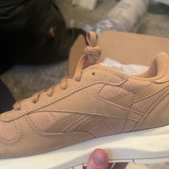 NWT Limited edition Reebok camel color corduroy classics - Picture 3 of 6